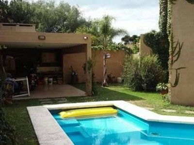 HERMOSO DUPLEX A LA VENTA , DOS DORMITORIOS , PILETA COCHERA