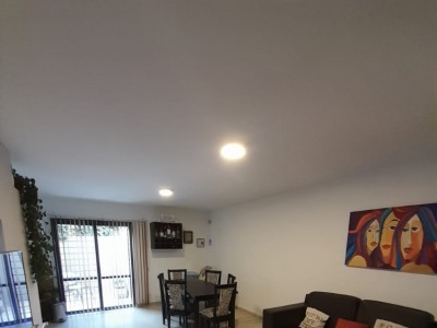 HERMOSO DUPLEX A LA VENTA , DOS DORMITORIOS , PILETA COCHERA