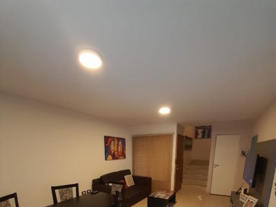 HERMOSO DUPLEX A LA VENTA , DOS DORMITORIOS , PILETA COCHERA