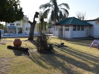  VENTA HERMOSA CASA 300 MTS COSTANERA CARLOS PAZ