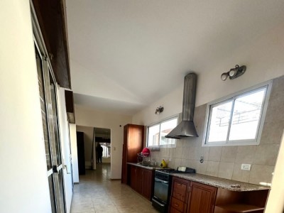 HERMOSA CASA CHALET A LA VENTA , 300 METROS COSTANERA