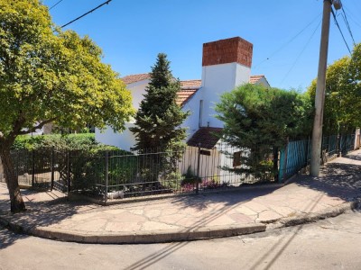 Venta - Oportunidad , 2 Hermosas Propiedades En Un Solo Terreno , 8 Cuadras Del Centro
